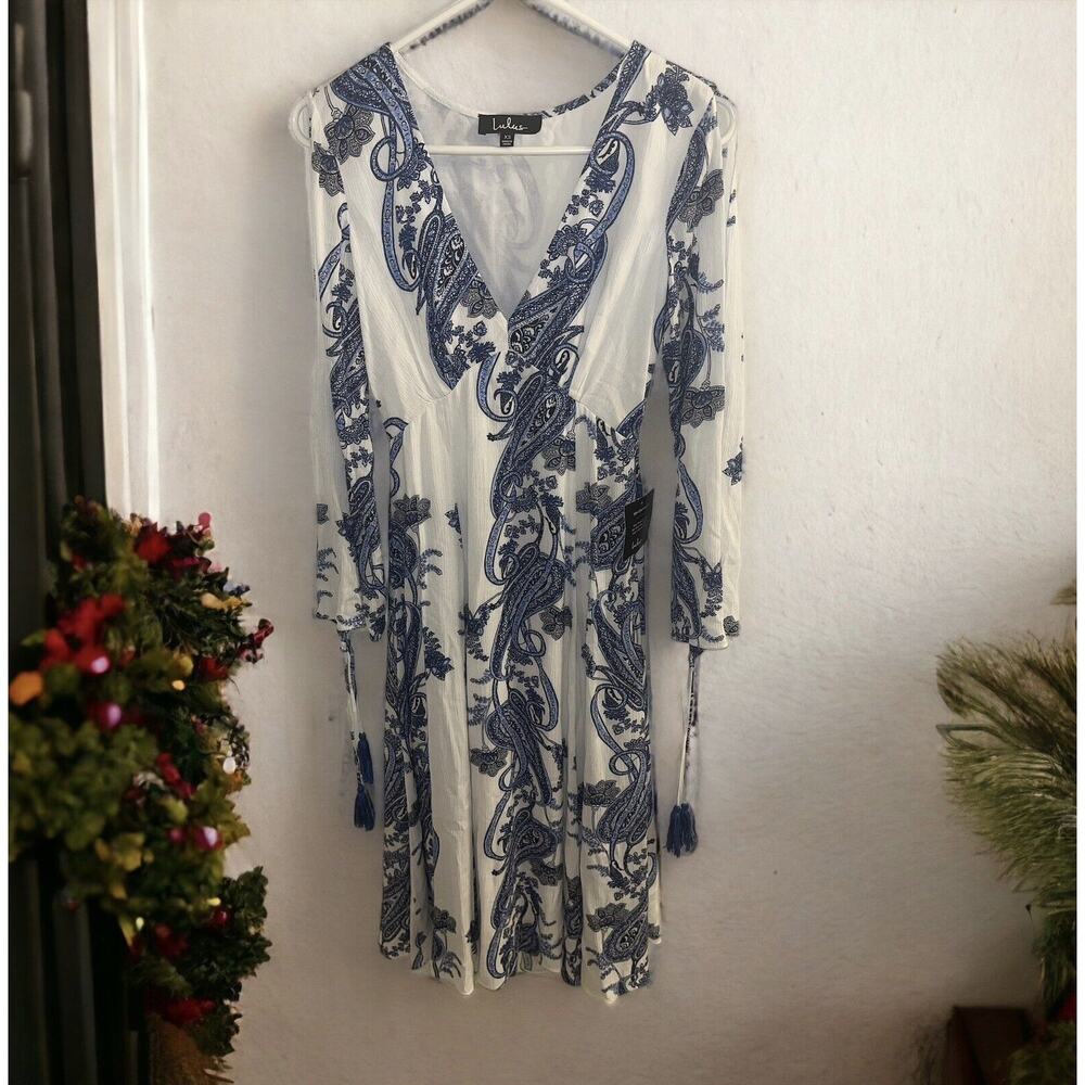 Lulus Dress Size XS Blue White Paisley‎ V Neck Flowy Maxi Shoulder Cut Outs NWT